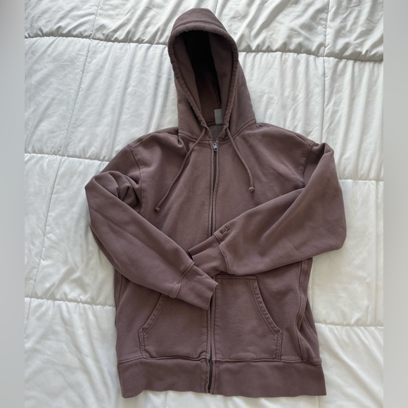 Aritzia TNA Cozy Fleece Boyfriend Hoodie & Shorts Swear Set, in Purple/Mauve - Picture 2 of 5